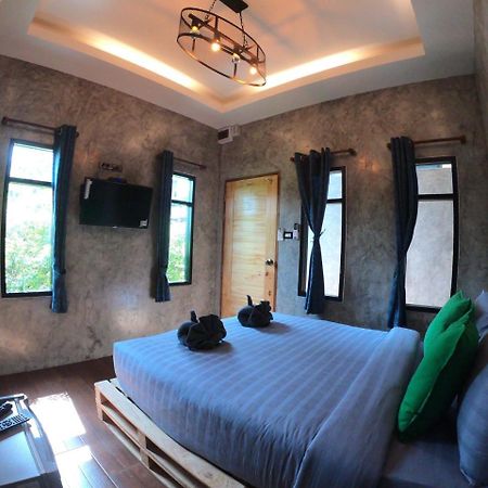 Albergue Samed Big Whale Rayong Exterior foto